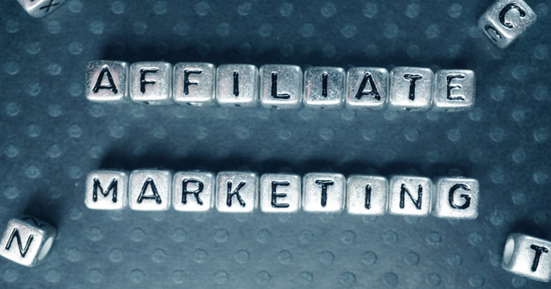 Cube pieces with printed letters forming the word “Affiliate Marketing.”